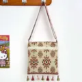 Bolso bandolera tejido de estilo étnico Atlas con borlas y bordados dorados. - Estilo 9