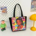 Modieuze zwarte canvas shopper tas met kleurrijke cartoon meisje print, stijlvolle handtas. - Stijl 1