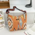 Etnische stijl canvas schoudertas met kleurrijke jacquard geweven band en handige knoopsluiting. - Stijl 6