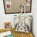 Bolso tote de lona con bordado de pavo real y asas de cuerda, bolso de hombro de gran capacidad. - Multicolor Brocado Doble Cara Pavo Real Guirnalda Pareja