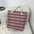 Borsa tote da spiaggia boho in tela con motivo geometrico colorato e comodi manici in spessa corda. - Stile Fantasia 6