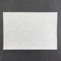 Detailansicht der weißen Silikon Schwanenflügel Backform, ideal für Kuchenverzierung Kunst. - TC2023460 / Rosa