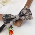 Nœud papillon formel d'affaires pour hommes avec motif cachemire or argent détail. - Nœud Papillon Paisley Chameau
