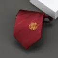Corbata de cremallera burdeos a rayas con bordado dorado de doble felicidad para bodas - Rayas Diagonales Estilo Bordado de Doble Felicidad Redonda / 8cm / Burdeos
