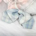 Detalle de pajarita de uniforme de cuadros azules JK, corbata de estudiante, preanudada. - Lazo Doble / Cuadros Azul Cielo y Amarillo