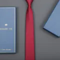 Red business necktie with blue gift box, classic solid color slim necktie for formal wear. - 6cm New Burgundy Fine Stripe Zipper (With Long Gift Box)