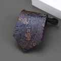 Vista detallada de una elegante corbata de cremallera azul con refinado diseño de cachemira. - Estilo Paisley / 8cm / Azul