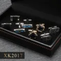 Gros-plan de quatre paires de boutons de manchette élégants pour hommes en coffret. - Boutons de Manchette Français Ensemble Boîte Cadeau 4 Paires (XK2017) / Ensemble de 4 Paires