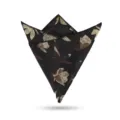 Elegante pañuelo de bolsillo floral para traje de hombre, accesorio ideal para bodas y eventos. - Magnolia Café Negro Pañuelo