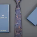 Elegant blue paisley necktie with gift box, perfect for business suits and formal events. - Zipper Style (Long Gift Box) / 8cm Wide / Royal Family