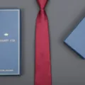 Burgundy striped necktie with blue gift box, elegant formal business wedding tie accessory. - Large Grid Zipper Style (Long Gift Box) / 8cm Wide / Burgundy