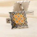Boutons de manchette carrés élégants pour hommes avec motif floral émaillé vintage jaune et brun. - Orange Classique