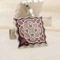 Boutons de manchette carrés en émail bordeaux et crème, accessoire élégant pour chemise. - Rose Classique