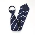 Corbata con cremallera preanudada de rayas azul marino clásica para traje de negocios. - Corbata Preanudada con Cremallera / 8cm / Rayas Azules