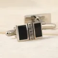Boutons de manchette de couleur argentée avec émail noir et motif grec géométrique pour chemise - Long Classique