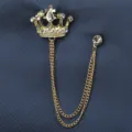 Herren Mode Krone Brosche Anstecknadel mit doppelten Ketten und Strasssteinen. - Goldene Krone Kette Brosche