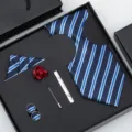 Ensemble cravate bleue rayée pour hommes avec pochette boutons de manchette coffret. - B18 Rayure Bleue Élégante Ensemble Coffret