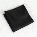 Zwarte pochet detailweergave met visgraatmotief, elegante herenaccessoire voor pakken. - Rouyunxian Zwart