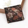 Retro bloemen pochet voor heren, donkerbruine zakdoek voor formeel pak en stijlvolle bruiloft. - Inkt Achtergrond Herfst Takken Borstzakdoek