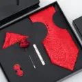 Ensemble de cravate rouge pour homme en détail, avec cravate de mariage et boutons de manchette. - H01 Floral Rouge Ensemble Coffret