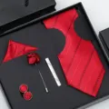 Coffret cravate rayée rouge pour homme avec pochette boutons de manchette pince à cravate. - H03 Ensemble Coffret