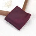 Heren pochette in bordeauxrood met subtiele stippen, elegante zijden pak accessoire. - Ster Geweven Wijnrood Borstzakdoek