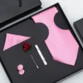 Ensemble cravate rose à pois pour homme avec pochette boutons de manchette et pince. - T-42 Point Bleu Rose Ensemble Coffret