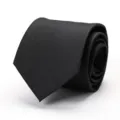 Cravatta da uomo arrotolata nera classica in dettaglio, elegante accessorio formale. - Cravatta Fatta A Mano Nero Opaco / Nero