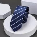 Corbata estrecha azul marino clásica con elegantes rayas diagonales para ropa formal. - 6cm A059