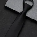 Klassieke zwarte stropdas met rits detail, vooraf geknoopte formele zakelijke stropdas. - 8cm Zwarte Fijne Textuur Rits Stijl