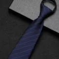 Klassieke donkerblauwe gestreepte stropdas met rits voor heren, zakelijk en bruiloft. - 8cm Elegante Blauwe Streep Rits Stijl