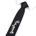 Corbata negra con cremallera 5cm estilo estrecho con bordado floral blanco para hombres y bodas. - Estilo Anudado a Mano Bordado Magnolia Blanca / 5cm / Negro
