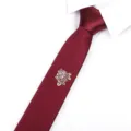 Corbata estrecha rojo vino con elegante bordado de rosa para ropa formal de hombre SKU - Estilo Anudado a Mano Bordado Rosa Rojo Vino / 5cm / Burdeos