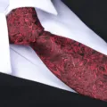 Klassieke wijnrode zijden das met elegant geweven bloemenpatroon, perfect zakelijk detail. - Romantische Roos Handgemaakte Stropdas / Bordeauxrood