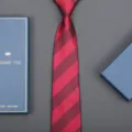 Detailed view of a classic red striped necktie displayed with an elegant blue gift box. - 8cm H001 Zipper (Long Gift Box)