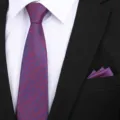 Gedetailleerde close-up van de formele heren das en pochet set met een fijne textuurstijl. - 8cm Romantische Sterrenhemel Rits + Pocket Square