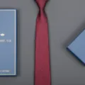 Red zipper tie business formal wear with gift box, elegant textured design for men. - 8cm Burgundy Plaid Zipper (Long Gift Box)