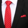 Rode gestreepte das met pochet voor heren, klassieke formele zakelijke trouwpak accessoire. - 8cm D18 Rits + Pocket Square