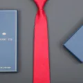 Detailed view of elegant red tie with floral pattern, perfect for business formal wear. - 8cm D10 Rose Zipper (Long Gift Box)