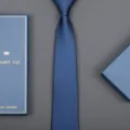 Elegant blue silk necktie with matching gift box, perfect for business formal wear and weddings. - 8cm Navy Solid Zipper (Long Gift Box)