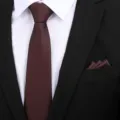 Bordeaux rode zakenstropdas voor heren, stijlvolle effen formele das met bijpassend pochet. - 8cm Elegante Bordeauxrode Rits + Pocket Square