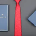 Red patterned necktie for men, stylish business formal wear accessory with gift box display. - 8cm D06 Zipper (Long Gift Box)