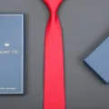 Classic red business tie set with elegant blue gift box packaging for formal wedding wear. - 8cm D12 Zipper (Long Gift Box)