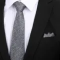 Klassieke grijze getextureerde das en pochet set voor formele zakelijke pakken en kostuums. - 8cm Sterrengrijs Rits + Pocket Square