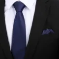 Klassieke effen donkerblauwe herenstropdas met bijpassend pochet set voor formele kleding. - 8cm Marineblauw Glanzend Rits + Pocket Square