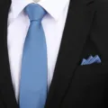 Heren Lichtblauwe Stropdas en Pocketdoek Set Zakelijk Pak Stropdas Accessoire Variant - 8cm Oceaanblauw Fijne Streep Rits + Pocket Square