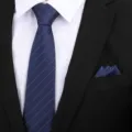 Blauwe gestreepte stropdas en pochet set voor heren voor formele zakelijke of trouwkleding. - 8cm Elegante Blauwe Streep Rits + Pocket Square