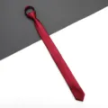 Cravatta rossa con cerniera per uomo e donna, accessorio elegante per matrimonio e lavoro. - 5cm Rosso Vino Liscio Zip