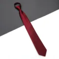 Cravatta con cerniera bordeaux per uomo e donna, comodo design pre-annodato a righe eleganti. - 7cm Nuovo Rosso Vino Striscia Sottile Zip