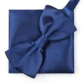 Conjunto de pajarita y pañuelo de satén azul oscuro, ideal para eventos formales y bodas. - Azul Marino Liso Pajarita + Pañuelo